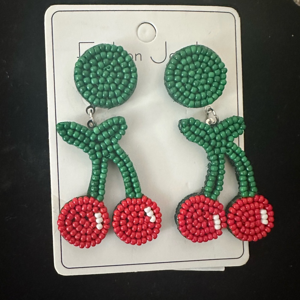Beaded Cherry Dangle Earrings Red With Green Stems. New. - Picture 7 of 7